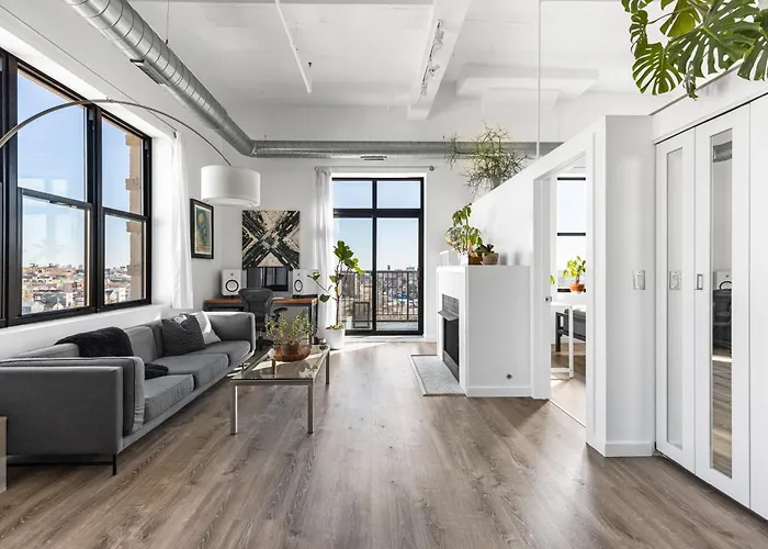 Apartment Modern Historic Loft 19ft Ceilings, Gym, Heated Parking, Skyline Views, Balcony Chicago