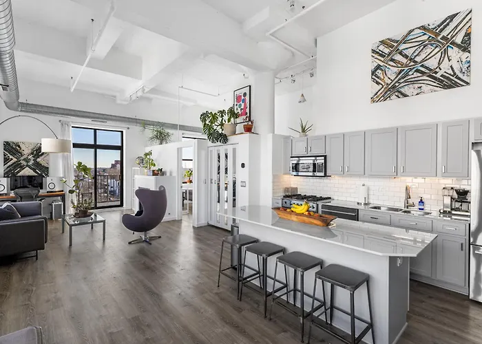 Modern Historic Loft 19ft Ceilings, Gym, Heated Parking, Skyline Views, Balcony Chicago