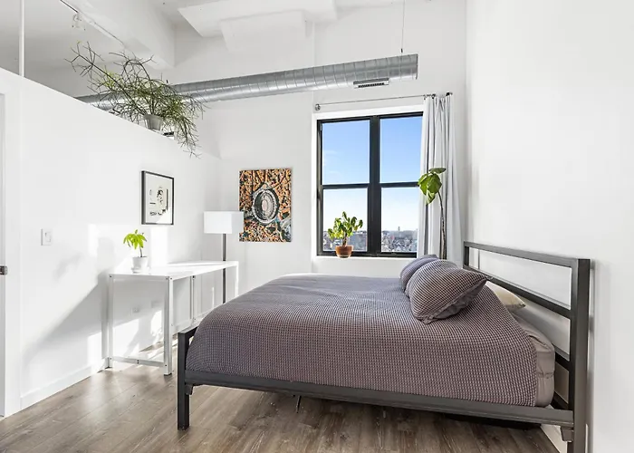 Apartment Modern Historic Loft 19ft Ceilings, Gym, Heated Parking, Skyline Views, Balcony