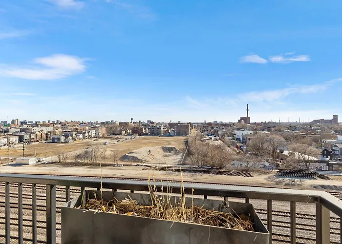 Modern Historic Loft 19ft Ceilings, Gym, Heated Parking, Skyline Views, Balcony Apartment *