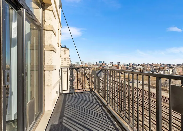 Modern Historic Loft 19ft Ceilings, Gym, Heated Parking, Skyline Views, Balcony Apartment Chicago