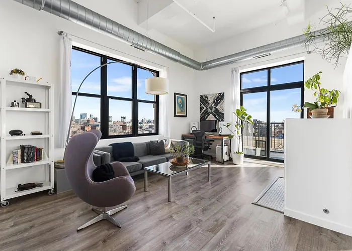 Modern Historic Loft 19ft Ceilings, Gym, Heated Parking, Skyline Views, Balcony * Chicago
