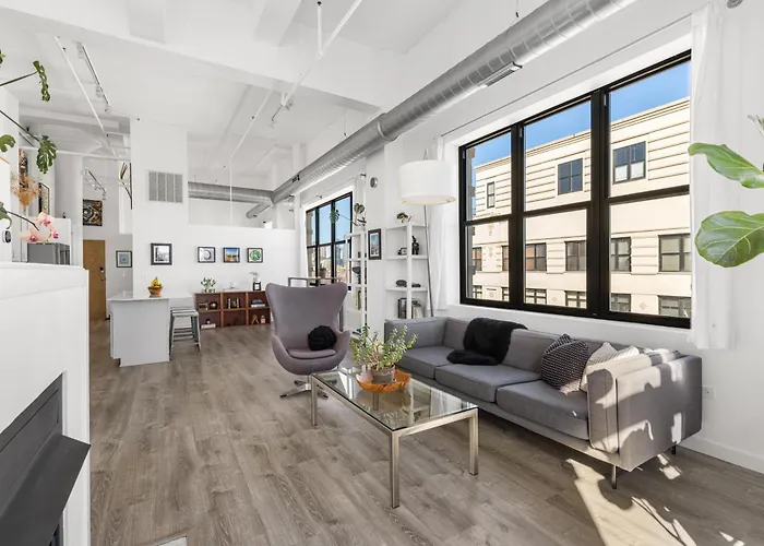 Modern Historic Loft 19ft Ceilings, Gym, Heated Parking, Skyline Views, Balcony * Chicago