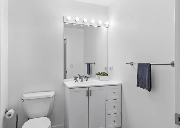 Modern Historic Loft 19ft Ceilings, Gym, Heated Parking, Skyline Views, Balcony Apartment
