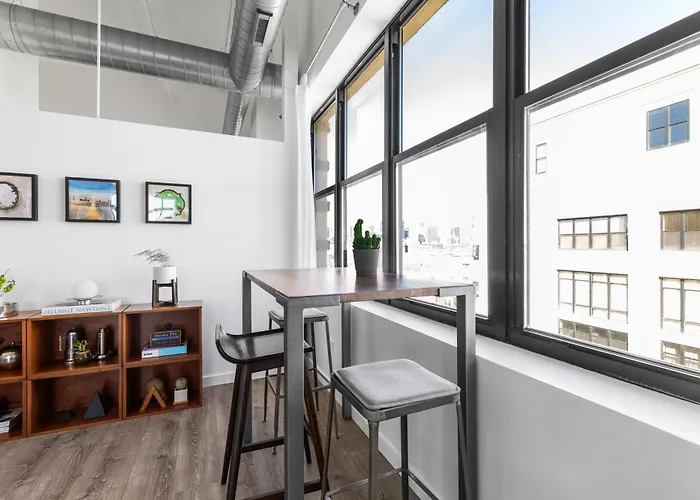 Apartment Modern Historic Loft 19ft Ceilings, Gym, Heated Parking, Skyline Views, Balcony Chicago