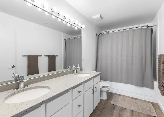 Modern Historic Loft 19ft Ceilings, Gym, Heated Parking, Skyline Views, Balcony Apartment