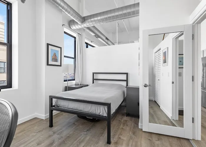 Modern Historic Loft 19ft Ceilings, Gym, Heated Parking, Skyline Views, Balcony Apartment Chicago