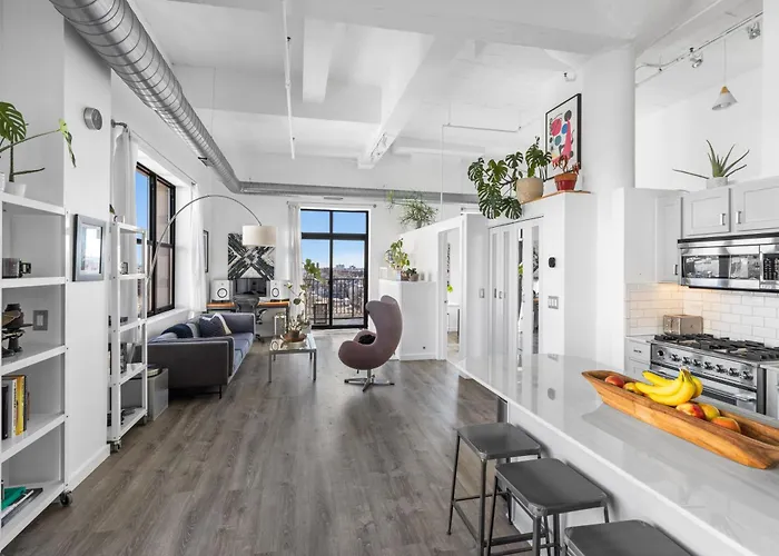Modern Historic Loft 19ft Ceilings, Gym, Heated Parking, Skyline Views, Balcony * Chicago