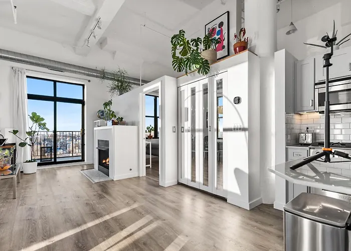 Modern Historic Loft 19ft Ceilings, Gym, Heated Parking, Skyline Views, Balcony
