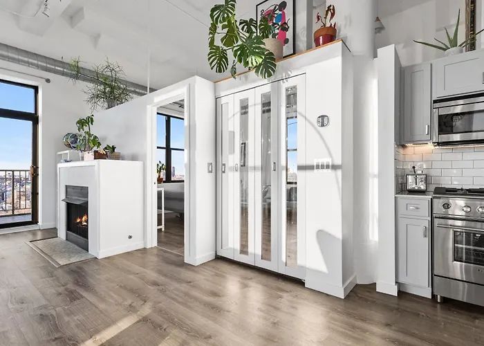 Modern Historic Loft 19ft Ceilings, Gym, Heated Parking, Skyline Views, Balcony Apartment *