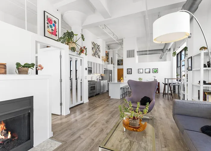 Modern Historic Loft 19ft Ceilings, Gym, Heated Parking, Skyline Views, Balcony Chicago
