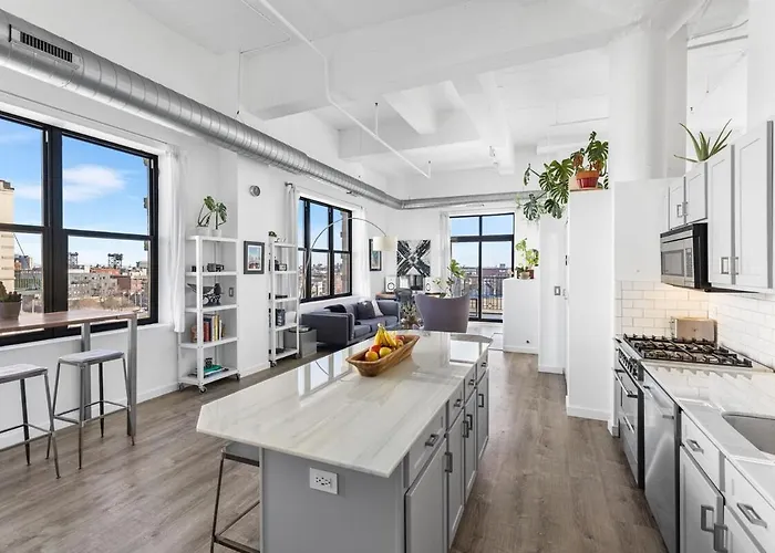 Modern Historic Loft 19ft Ceilings, Gym, Heated Parking, Skyline Views, Balcony Apartment